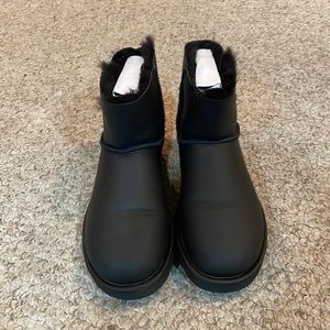 UGG mini Bailey logo strap